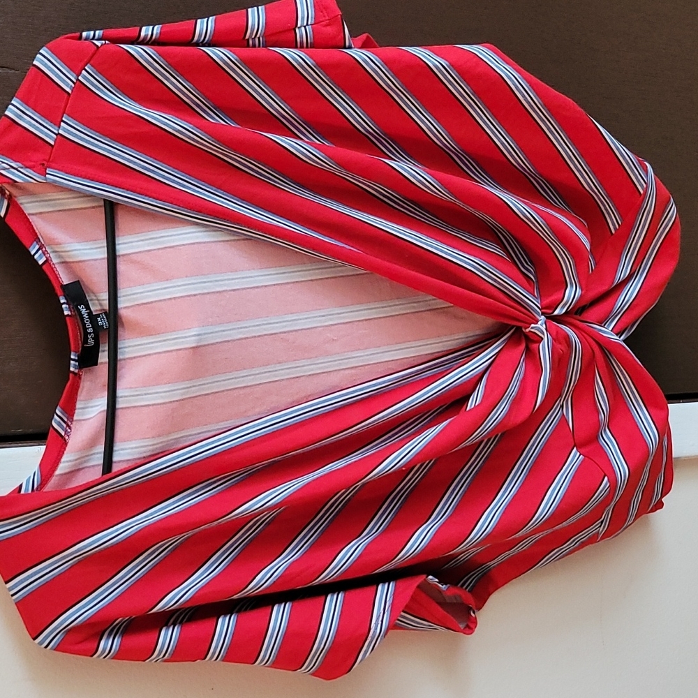 Twist front red striped crop top 3x